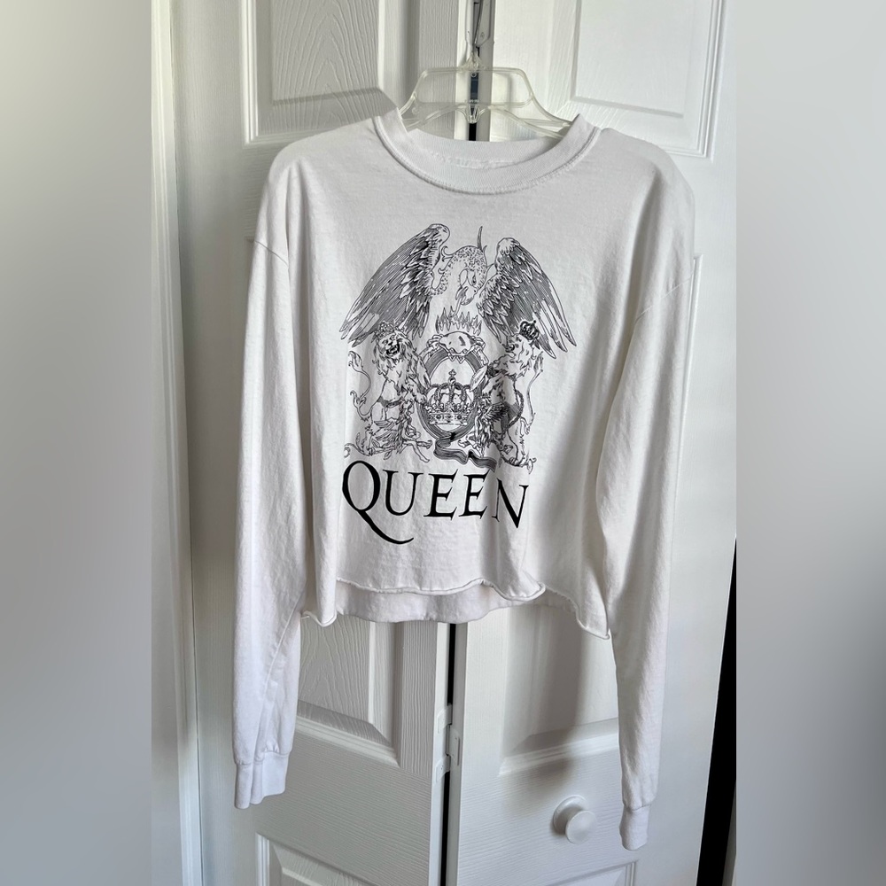 Queen cropped long sleeve t-shirt, women’s size S